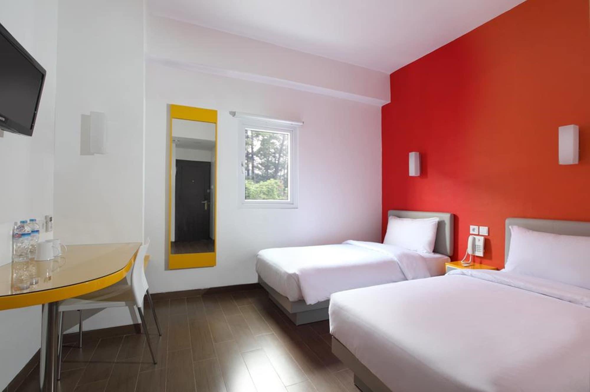 Amaris Hotel Cihampelas Bandung Exterior photo
