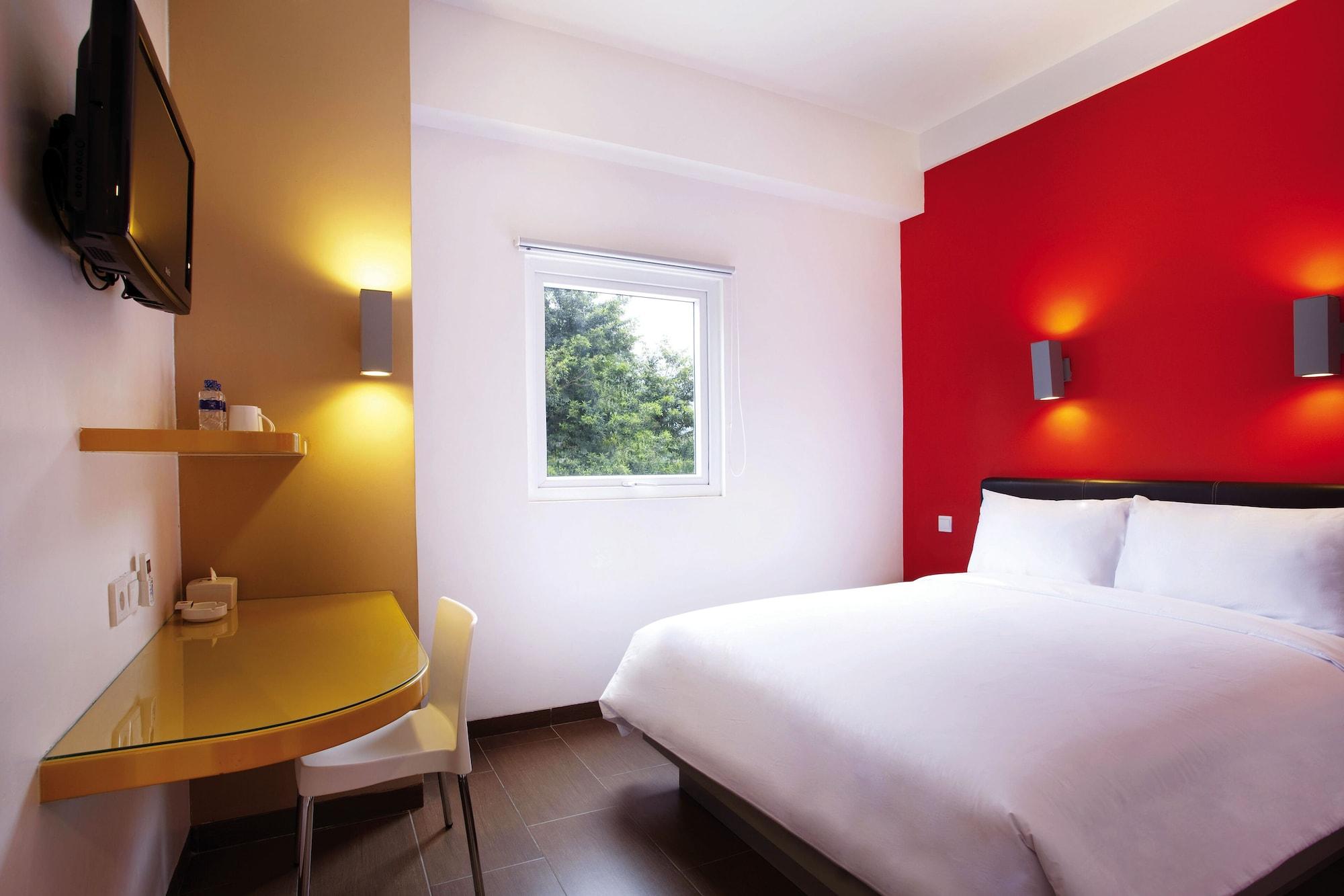 Amaris Hotel Cihampelas Bandung Room photo